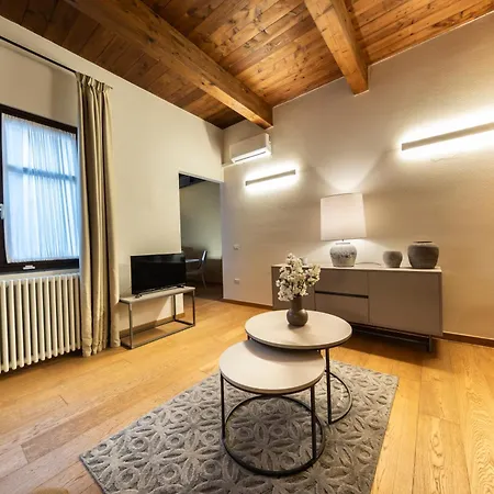 Deluxe In Palazzo Storico - Centro - Alghero Apartment *